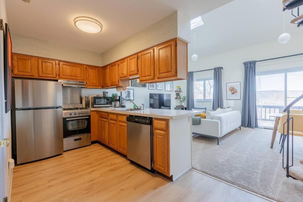 Apartment Cozy 2br W/ Valley Views