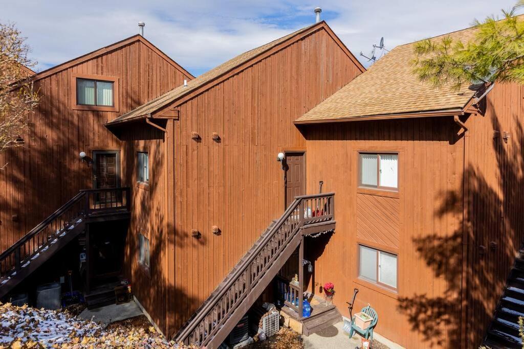 Cozy 2br W/ Valley Views